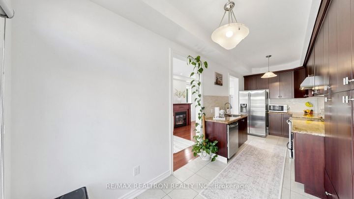 Photo 10 at 75 Gosnel Circle, Bradford, Bradford West Gwillimbury