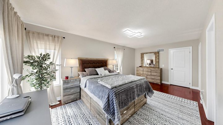 Photo 18 at 75 Gosnel Circle, Bradford, Bradford West Gwillimbury