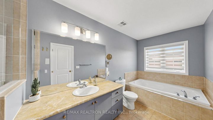 Photo 19 at 75 Gosnel Circle, Bradford, Bradford West Gwillimbury