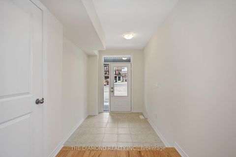 Photo 2 at 27 Gunton Street, Bayview Northeast, Aurora