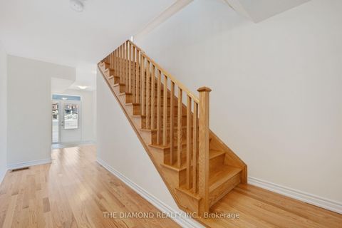 Photo 3 at 27 Gunton Street, Bayview Northeast, Aurora