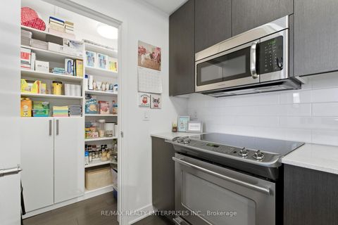 Photo 7 at 605 - 400 Wellington Street W, Waterfront Communities C1, Toronto
