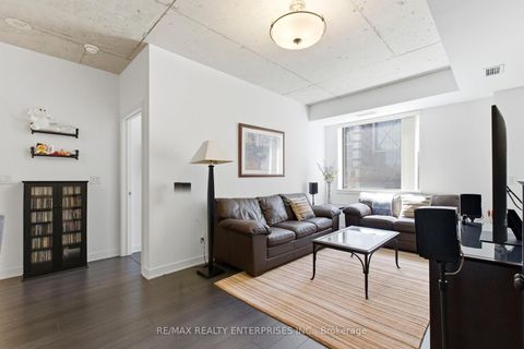 Photo 11 at 605 - 400 Wellington Street W, Waterfront Communities C1, Toronto