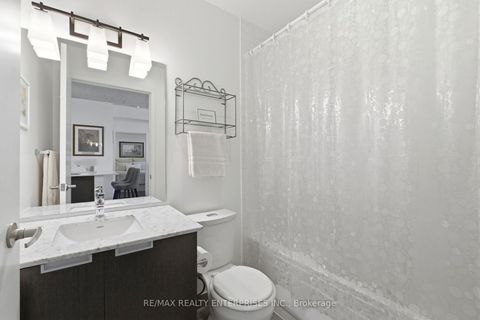 Photo 12 at 605 - 400 Wellington Street W, Waterfront Communities C1, Toronto