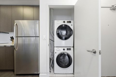 Photo 20 at 605 - 400 Wellington Street W, Waterfront Communities C1, Toronto