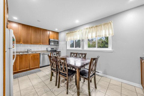 Photo 4 at 20 - 120 Murison Boulevard, Malvern, Toronto