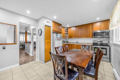 Photo 5 at 20 - 120 Murison Boulevard, Malvern, Toronto