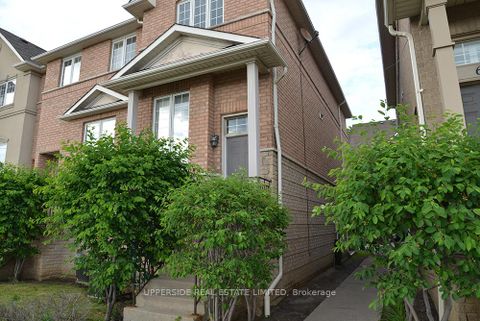 Photo 4 at 7 - 23 Observatory Lane, Observatory, Richmond Hill