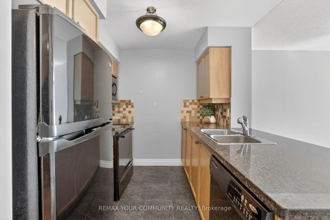 Photo 6 at 622 - 25 Greenview Avenue, Newtonbrook West, Toronto