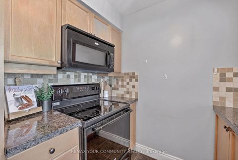 Photo 7 at 622 - 25 Greenview Avenue, Newtonbrook West, Toronto