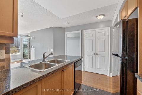 Photo 8 at 622 - 25 Greenview Avenue, Newtonbrook West, Toronto