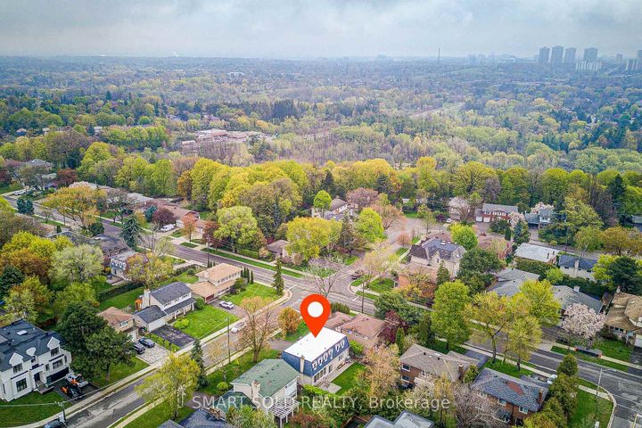 Photo 3 at 4 Knollview Crescent, Bayview Village, Toronto
