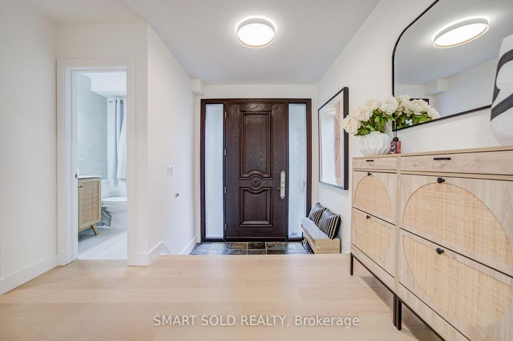 Photo 5 at 4 Knollview Crescent, Bayview Village, Toronto