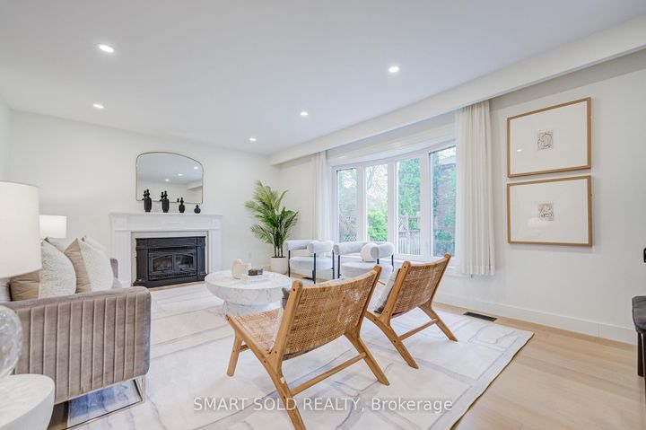 Photo 9 at 4 Knollview Crescent, Bayview Village, Toronto