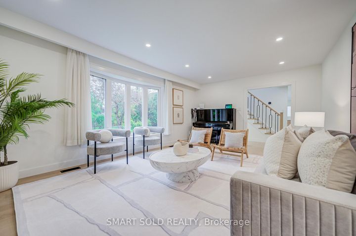 Photo 10 at 4 Knollview Crescent, Bayview Village, Toronto