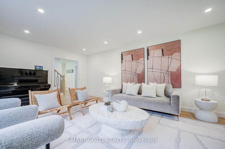 Photo 11 at 4 Knollview Crescent, Bayview Village, Toronto