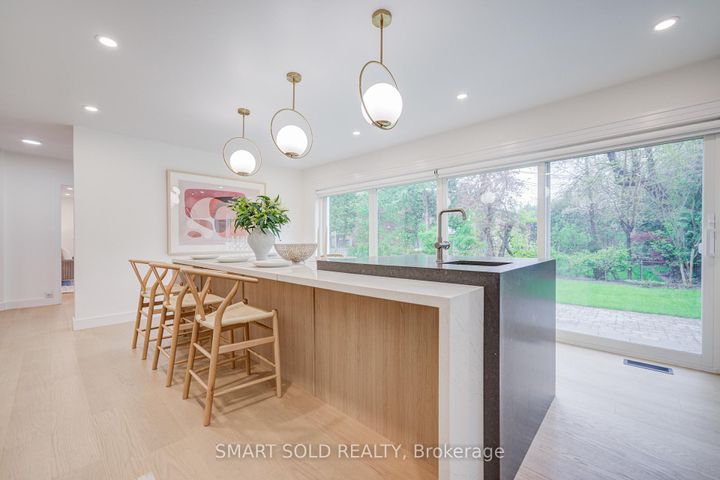Photo 16 at 4 Knollview Crescent, Bayview Village, Toronto