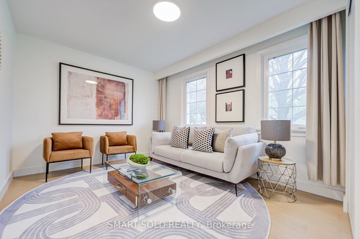 Photo 18 at 4 Knollview Crescent, Bayview Village, Toronto