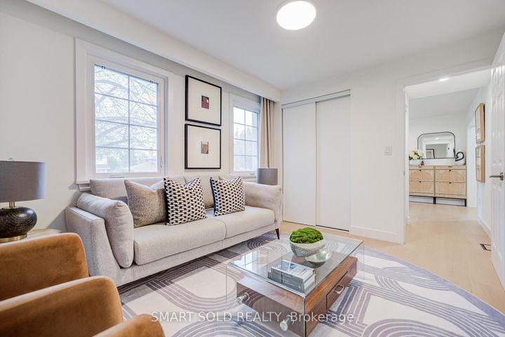 Photo 19 at 4 Knollview Crescent, Bayview Village, Toronto