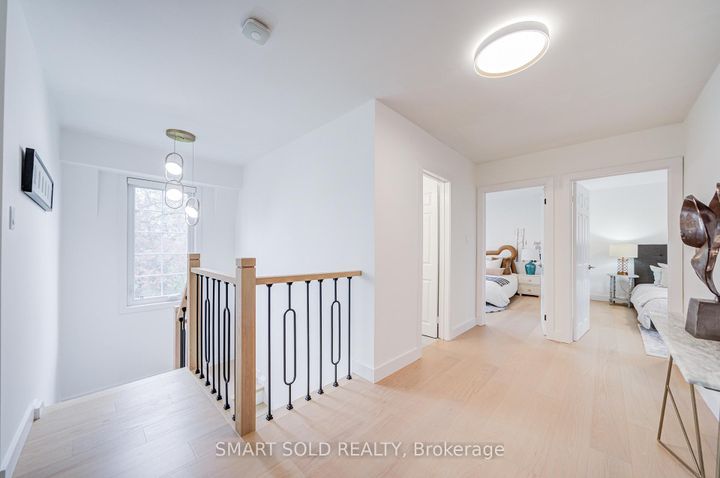 Photo 21 at 4 Knollview Crescent, Bayview Village, Toronto