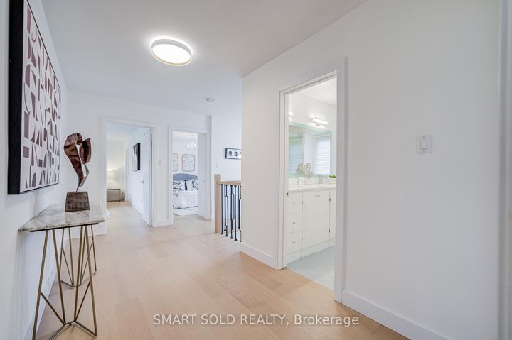 Photo 22 at 4 Knollview Crescent, Bayview Village, Toronto