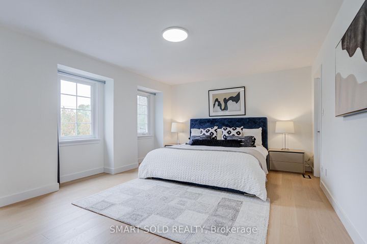Photo 23 at 4 Knollview Crescent, Bayview Village, Toronto