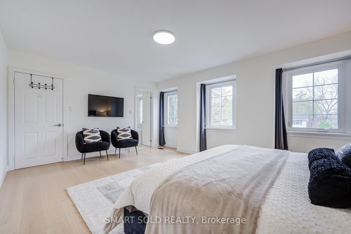 Photo 25 at 4 Knollview Crescent, Bayview Village, Toronto