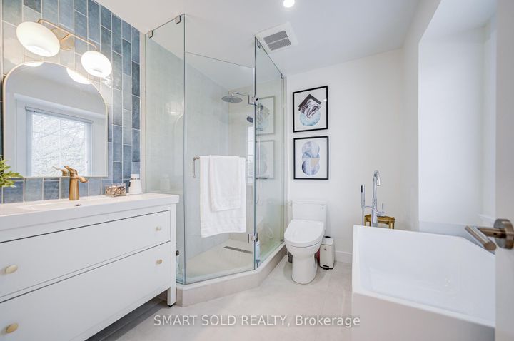 Photo 26 at 4 Knollview Crescent, Bayview Village, Toronto
