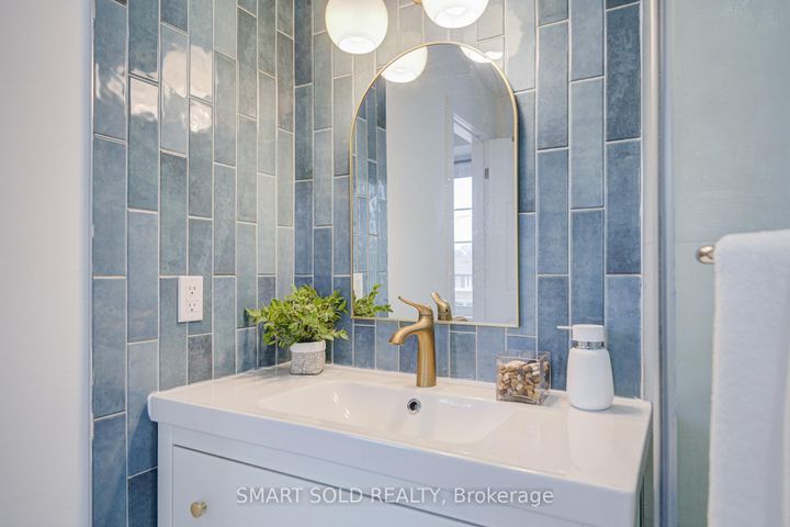 Photo 27 at 4 Knollview Crescent, Bayview Village, Toronto