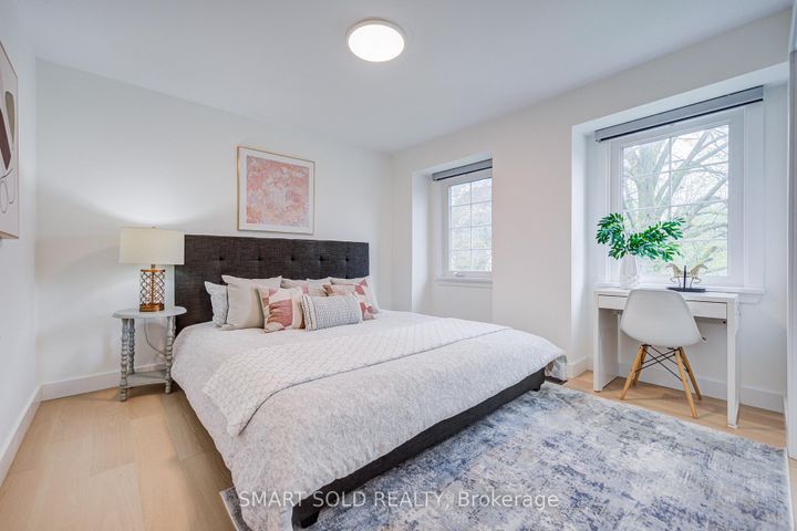 Photo 28 at 4 Knollview Crescent, Bayview Village, Toronto