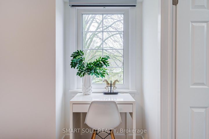 Photo 29 at 4 Knollview Crescent, Bayview Village, Toronto