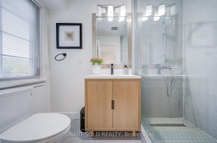 Photo 30 at 4 Knollview Crescent, Bayview Village, Toronto