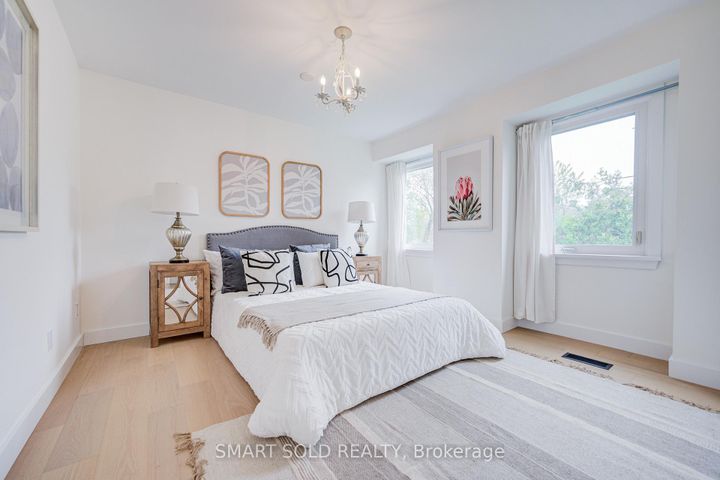Photo 31 at 4 Knollview Crescent, Bayview Village, Toronto