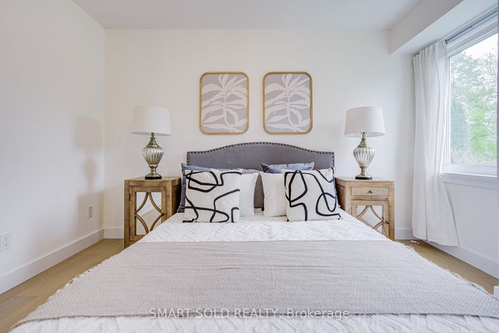 Photo 32 at 4 Knollview Crescent, Bayview Village, Toronto
