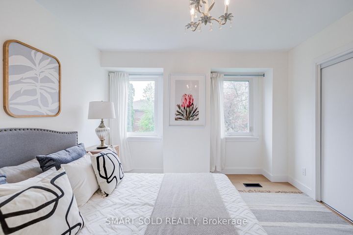 Photo 33 at 4 Knollview Crescent, Bayview Village, Toronto