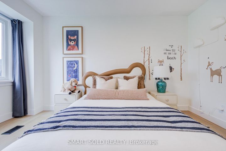 Photo 35 at 4 Knollview Crescent, Bayview Village, Toronto