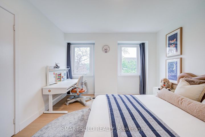 Photo 36 at 4 Knollview Crescent, Bayview Village, Toronto