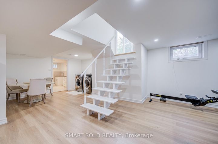 Photo 38 at 4 Knollview Crescent, Bayview Village, Toronto