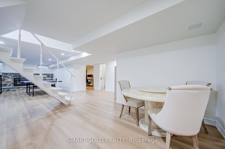 Photo 40 at 4 Knollview Crescent, Bayview Village, Toronto