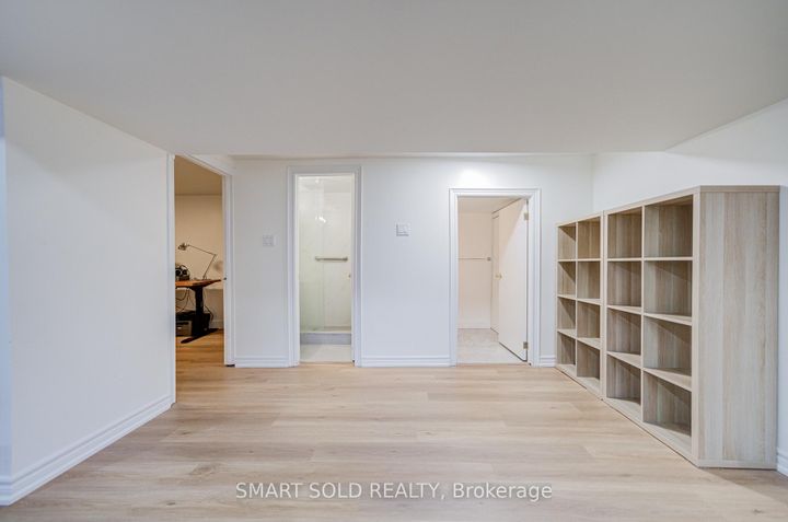 Photo 42 at 4 Knollview Crescent, Bayview Village, Toronto