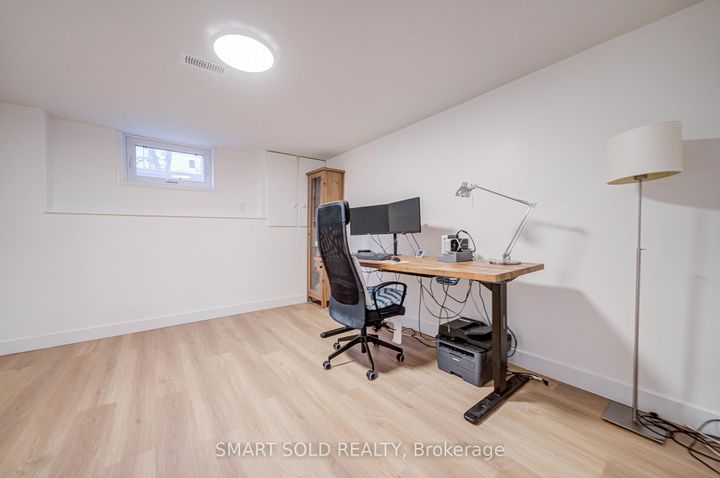 Photo 43 at 4 Knollview Crescent, Bayview Village, Toronto