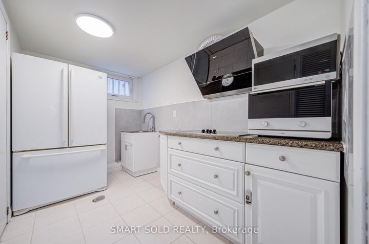 Photo 44 at 4 Knollview Crescent, Bayview Village, Toronto