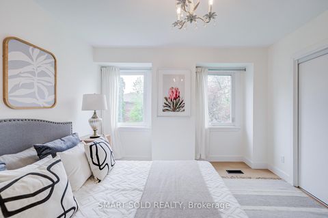 Photo 33 at 4 Knollview Crescent, Bayview Village, Toronto