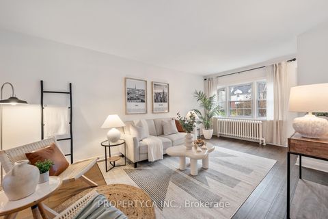 Photo 4 at 29 Oakfield Drive, Queensway, Toronto