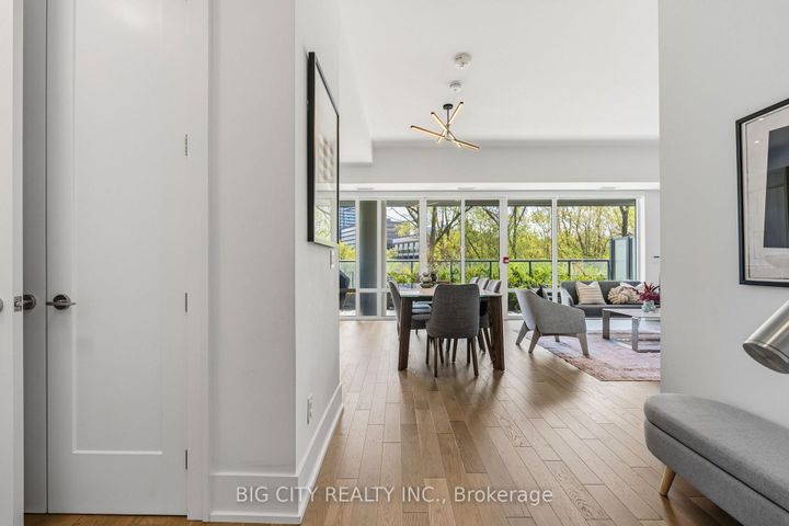 Photo 3 at 123 - 25 Adra Grado Way, Bayview Village, Toronto