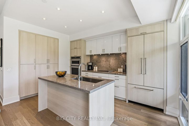 Photo 5 at 123 - 25 Adra Grado Way, Bayview Village, Toronto