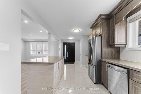 Photo 2 at 54 Saratoga Drive, Bendale, Toronto