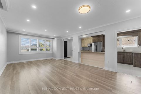 Photo 3 at 54 Saratoga Drive, Bendale, Toronto