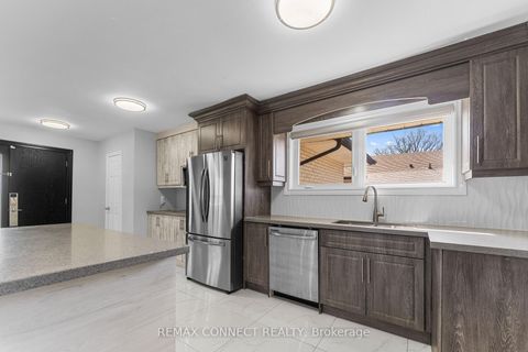 Photo 5 at 54 Saratoga Drive, Bendale, Toronto