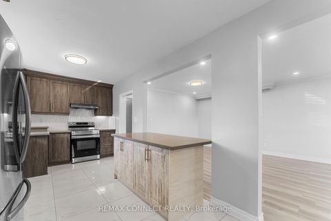 Photo 9 at 54 Saratoga Drive, Bendale, Toronto